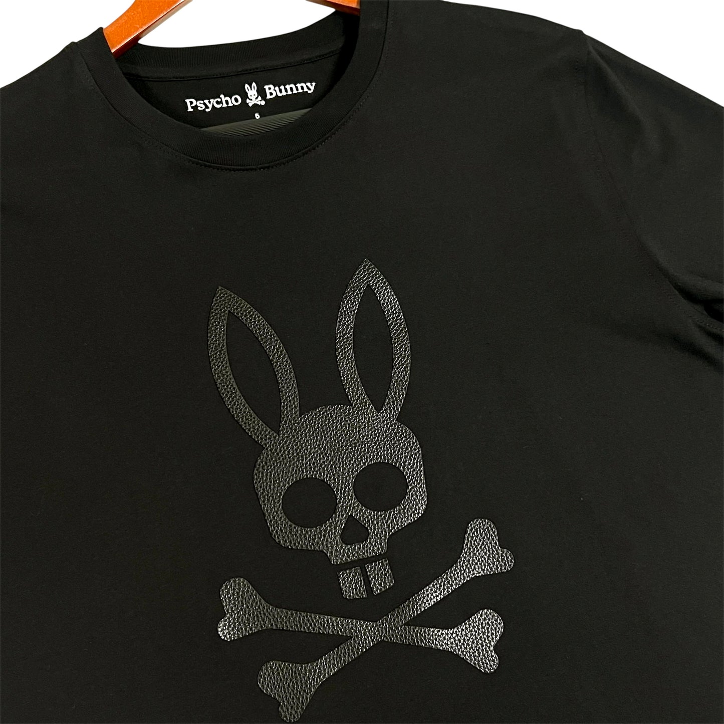 Camiseta Psicho Bunny Negra Logo Texturizado