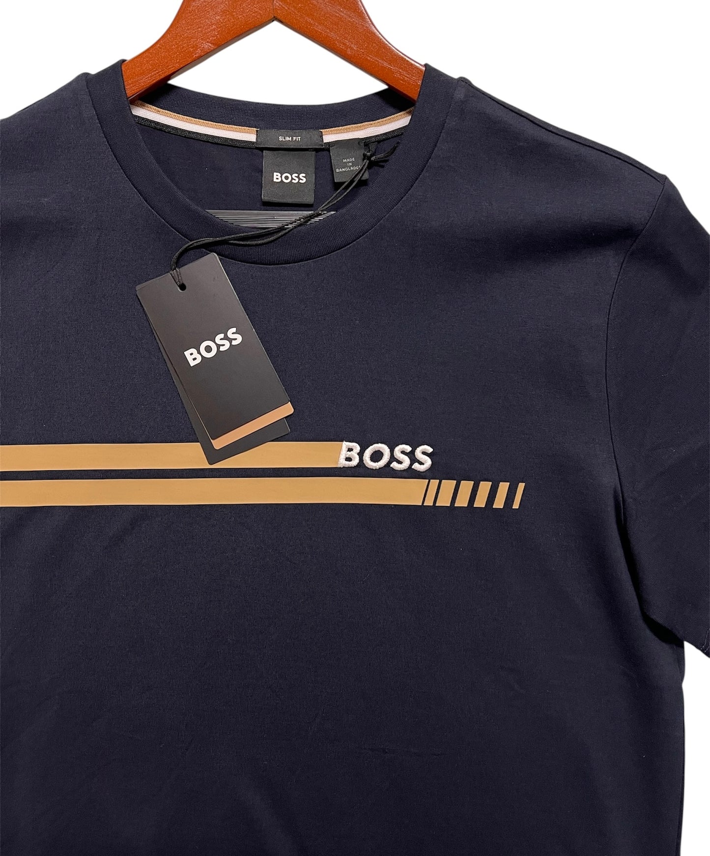 Playera BOSS azul con estampado dorado
