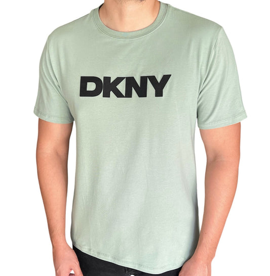Camiseta DKNY logo negro en pecho